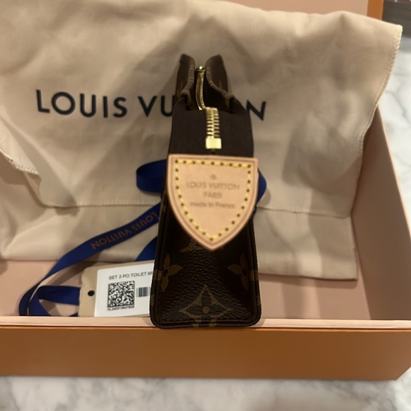 Louis Vuitton Toiletry Pouch 15 - Picture 2 of 6